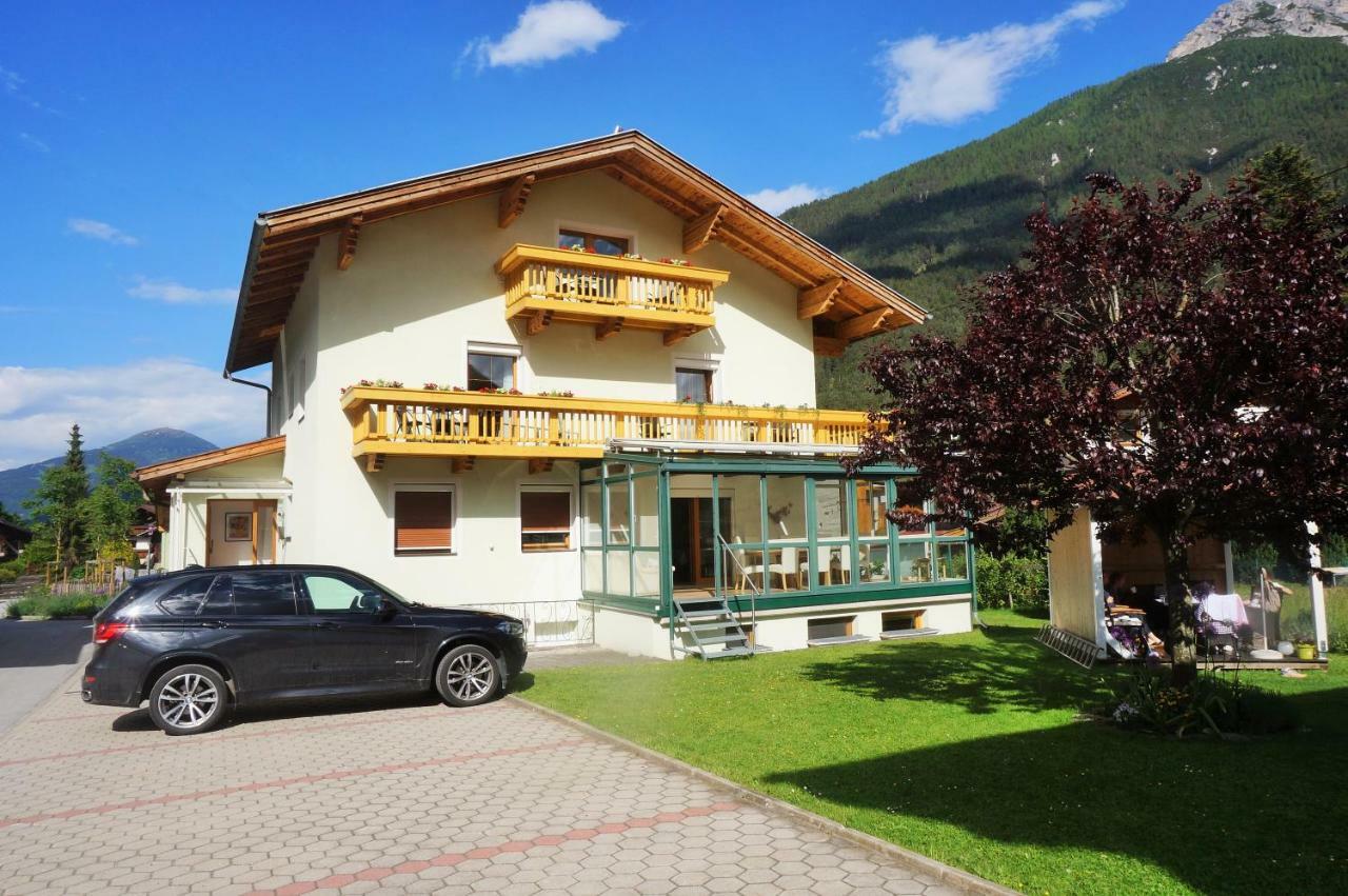 Appartement Haus Christine à Fulpmes Extérieur photo